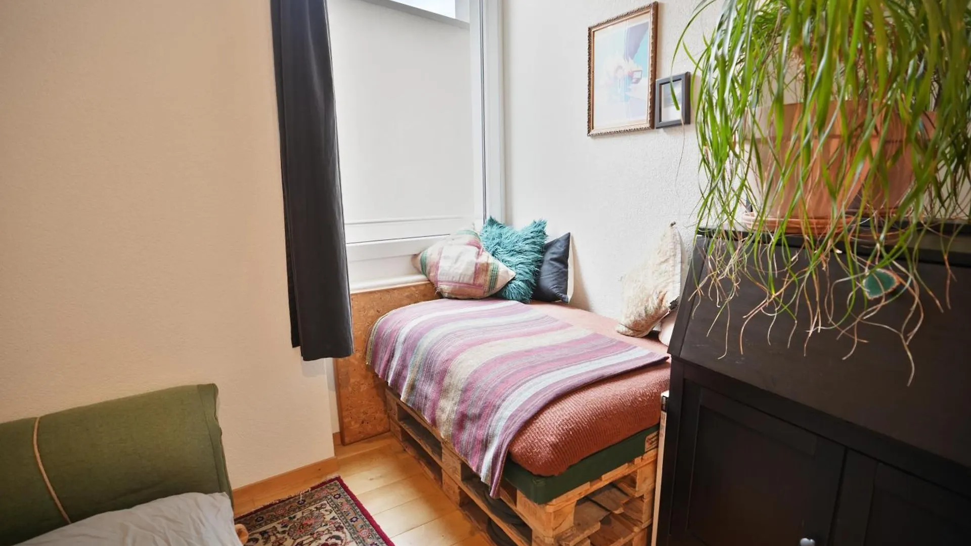 Artful 3 Bedroom Apt In City Center 5 Min By Foot To Esc & Art בזל 0*,  שוויץ